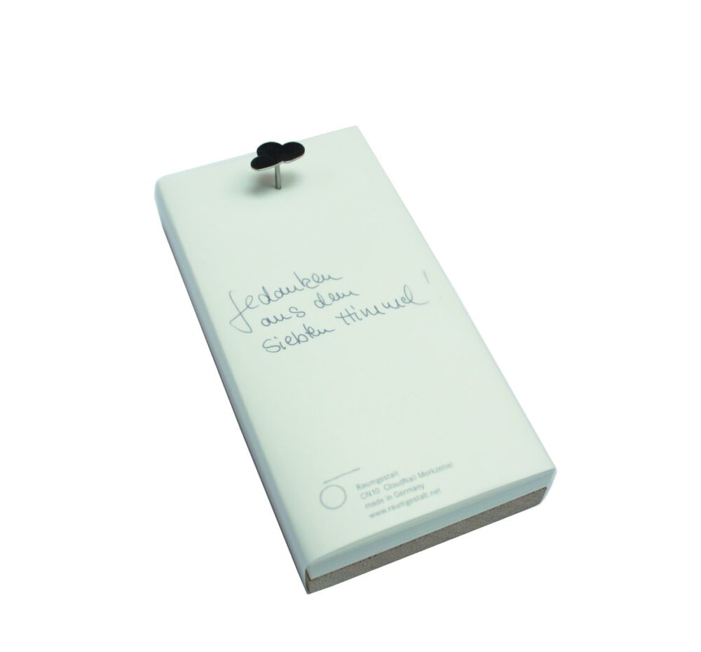 notizzettel auf eichenblock - wolke