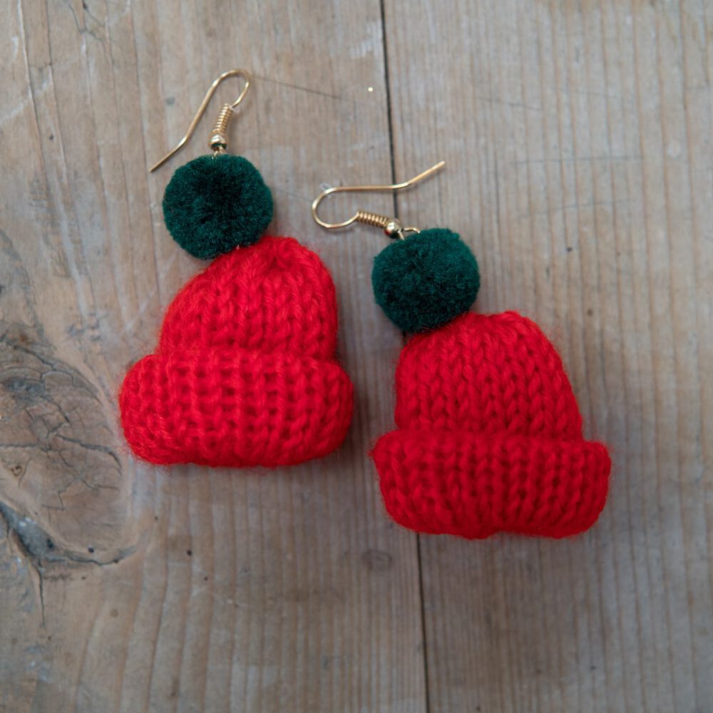 die macherei ohrringe "pudelmütze rot/grün"