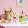 rice keramikvase mit blumen, grün