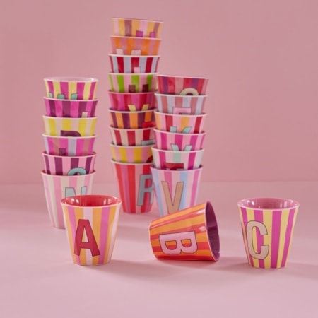 rice becher, buchstaben a-z gestreift, pink