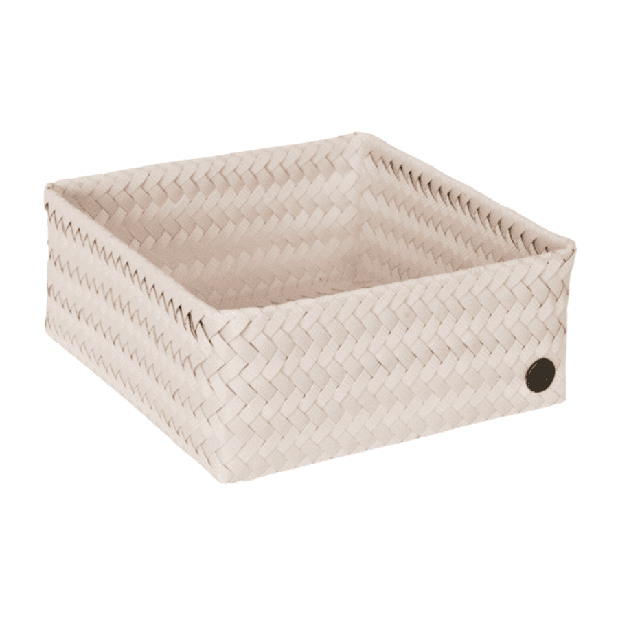 handed-by-basket-champagne
