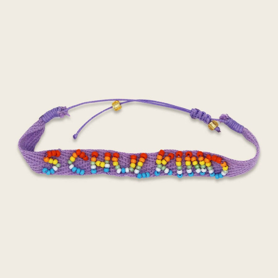 1_Armband_Schulkind_Stickerei_flieder_Ava_Yves