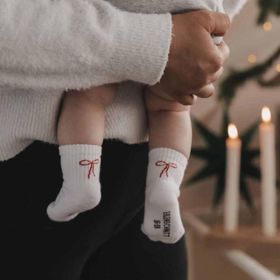 eulenschnitt-babysocken-schleife