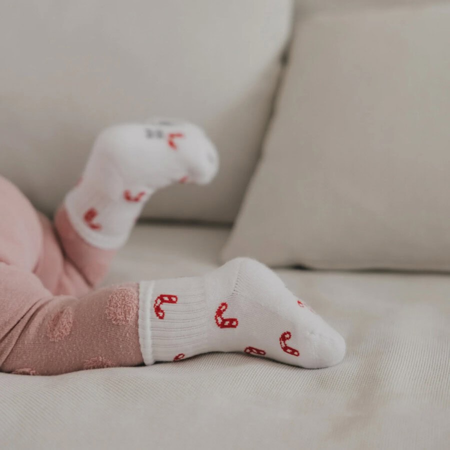 eulenschnitt-babysocken-zuckerstange1